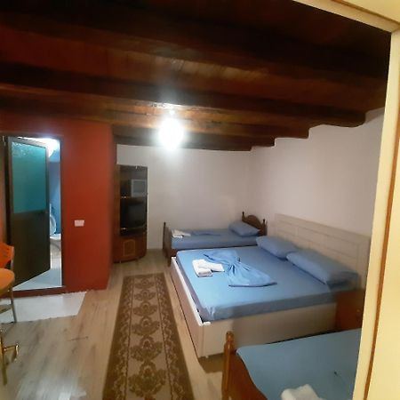 Kulla E Vjeter Hotel Koman Quarto foto