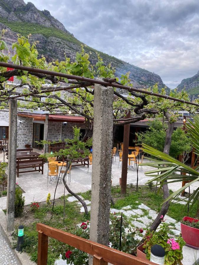 Kulla E Vjeter Hotel Koman Exterior foto