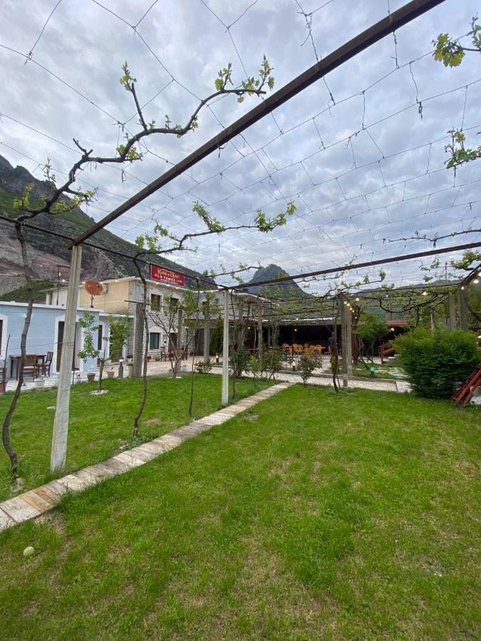Kulla E Vjeter Hotel Koman Exterior foto
