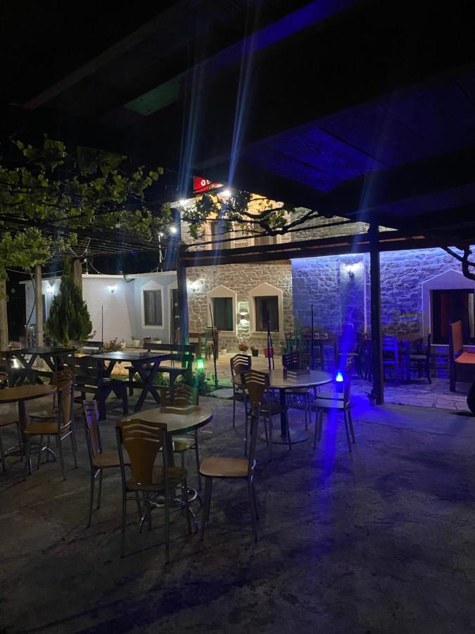 Kulla E Vjeter Hotel Koman Exterior foto